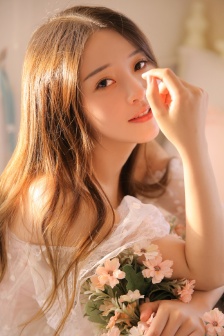女生内裤卡进缝感觉